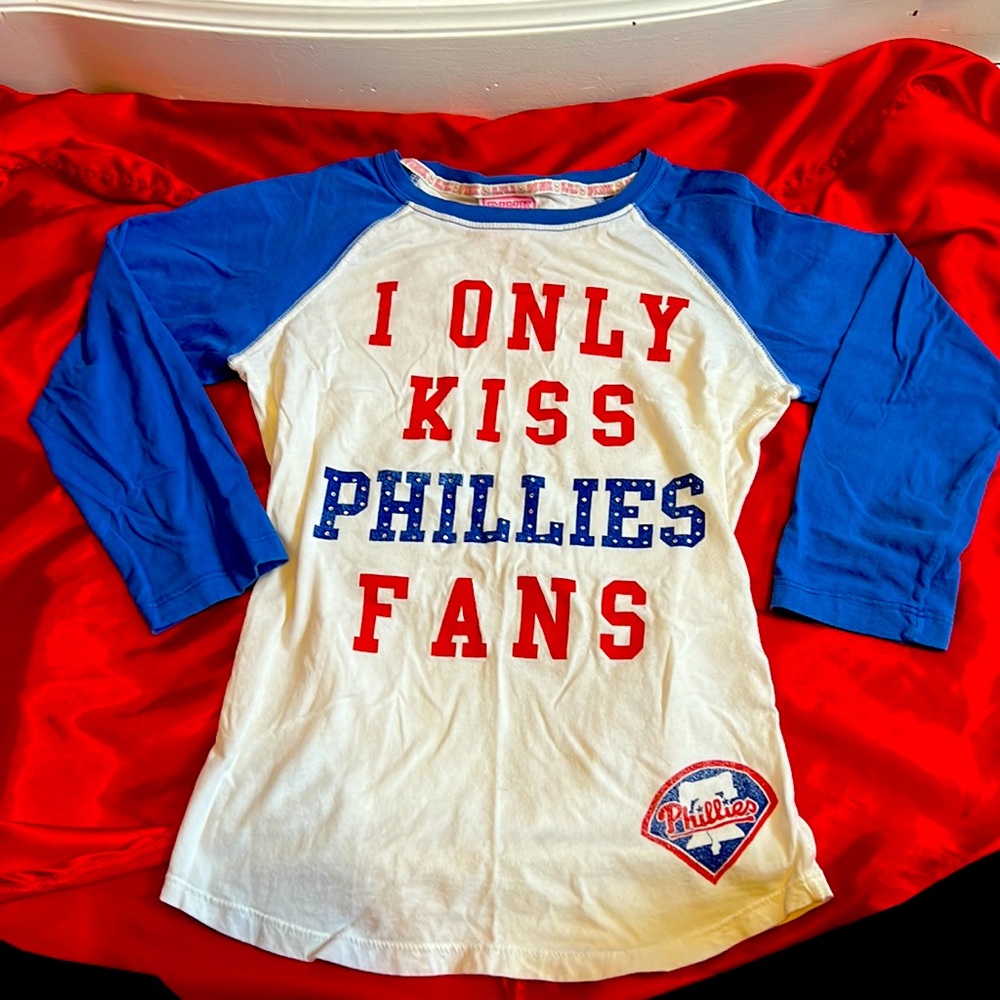 “I only kiss Phillies Fans” Pink Victoria’s Secret shirt